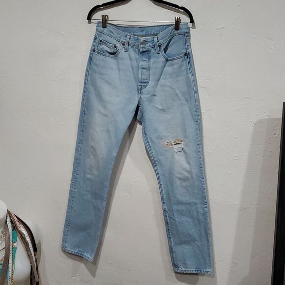 Levis 501 150s in Light Wash Size 28 - Picture 4 of 14
